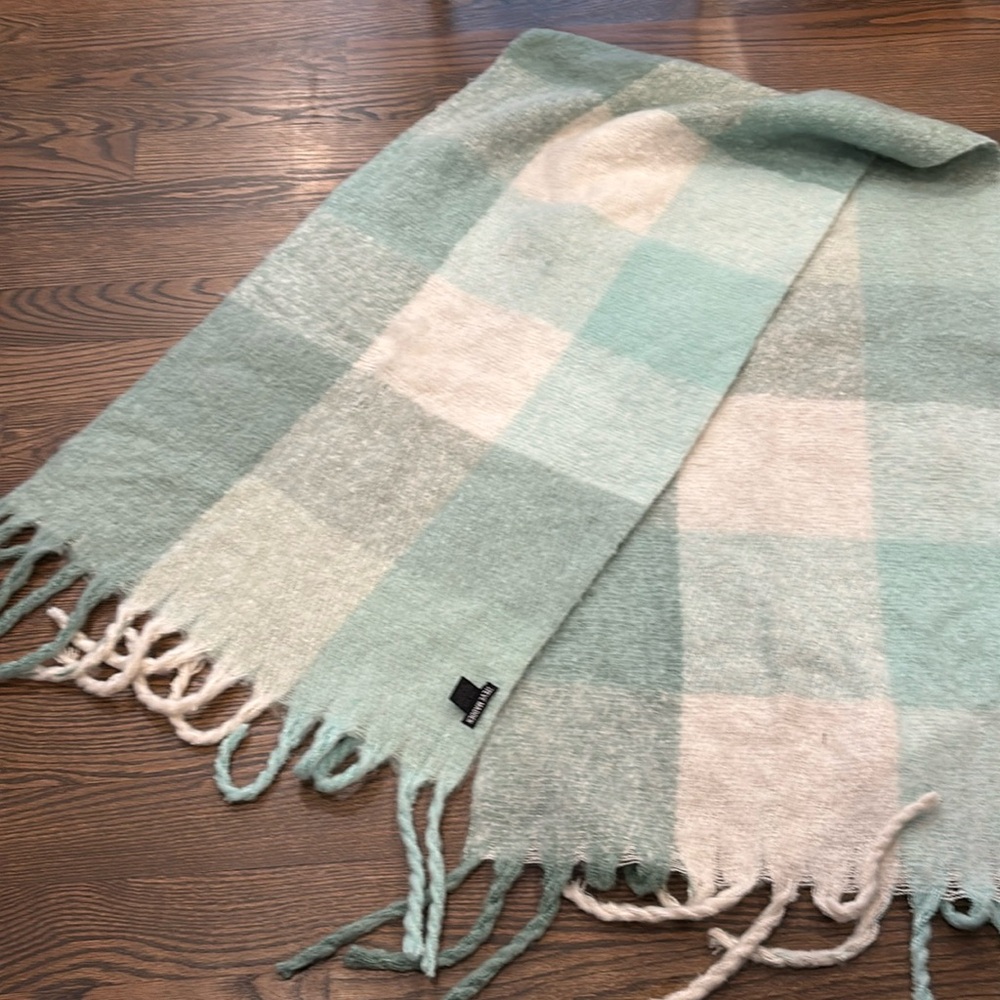 Super large Steve Madden scarf